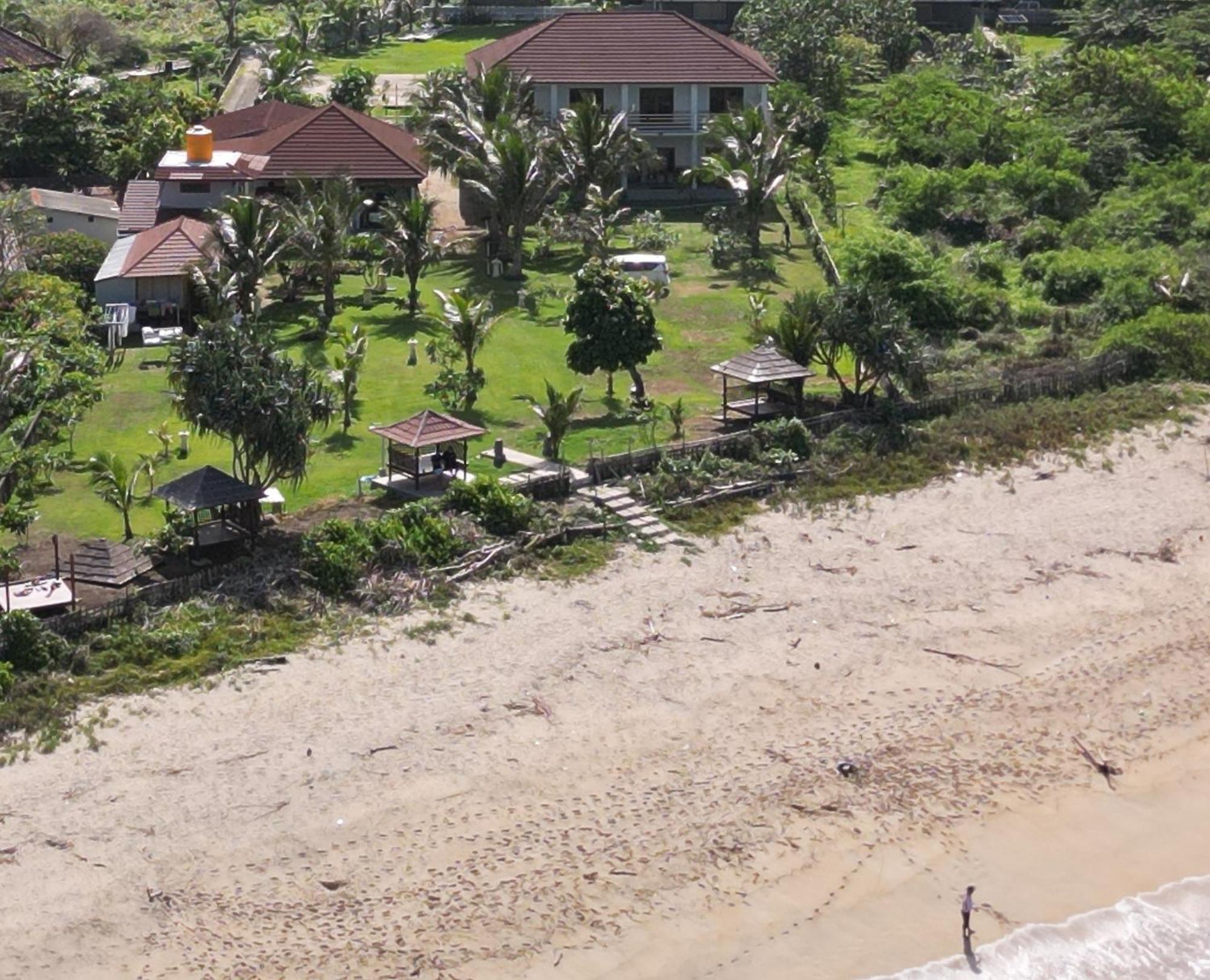 Mama Nings Beach Hotel Sekongkang Exterior foto